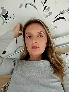 Snapshot of SophyGirl chatting on 10-15-25, 12:38 SophyGirl online show from 10-15-25, 12:38