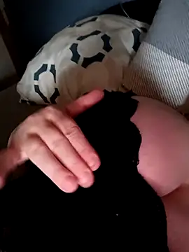 Snapshot of poussychats chatting on 03-10-25, 04:03 poussychats online show from 03-10-25, 04:03