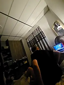 Snapshot of hotshotbad chatting on 12-18-25, 08:04 hotshotbad online show from 12-18-25, 08:04