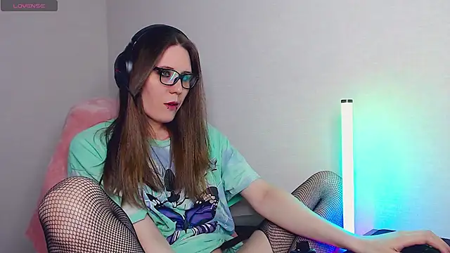 tracy cooper online show from 02-18-25, 01:33