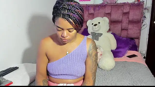 ladyrd1 online show from 10-18-25, 07:53