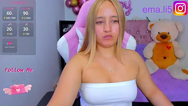 Snapshot of ema_tayy chatting on 10-25-25, 09:20 ema tayy online show from 10-25-25, 09:20