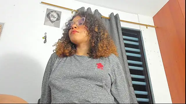 Snapshot of Ada_gales_ chatting on 11-05-25, 04:23 Ada gales online show from 11-05-25, 04:23