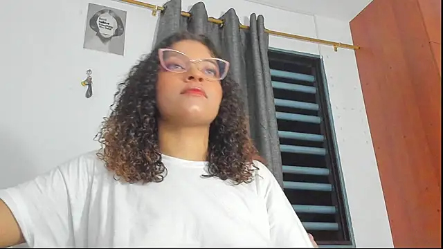 Snapshot of Ada_gales_ chatting on 11-08-25, 03:39 Ada gales online show from 11-08-25, 03:39