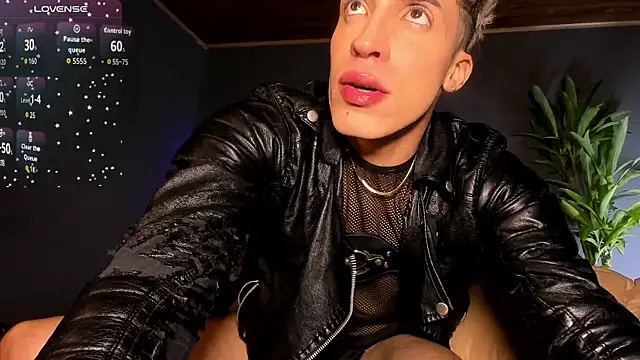 Snapshot of Angel_Snowhotxxx chatting on 11-09-25, 11:41 Angel Snowhotxxx online show from 11-09-25, 11:41