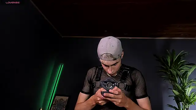 Snapshot of Angel_Snowhotxxx chatting on 11-28-25, 11:18 Angel Snowhotxxx online show from 11-28-25, 11:18