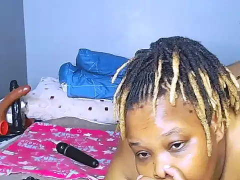 Snapshot of fatafricanqueen chatting on 10-10-25, 10:09 fatafricanqueen online show from 10-10-25, 10:09