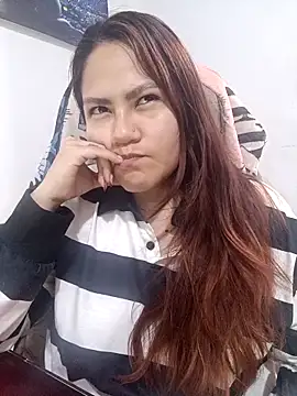 Snapshot of ZUCAAT chatting on 12-16-25, 04:39 ZUCAAT online show from 12-16-25, 04:39