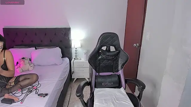 evelyn 23 online show from 10-22-25, 02:50