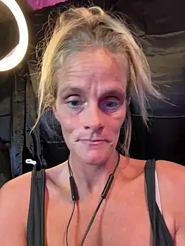 Snapshot of vixendoll87 chatting on 12-26-24, 02:12 vixendoll87 online show from 12-26-24, 02:12