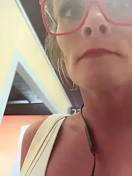 Snapshot of vixendoll87 chatting on 01-29-25, 11:04 vixendoll87 online show from 01-29-25, 11:04