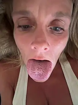 Snapshot of vixendoll87 chatting on 03-08-25, 06:37 vixendoll87 online show from 03-08-25, 06:37