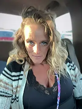 Snapshot of vixendoll87 chatting on 03-08-25, 10:56 vixendoll87 online show from 03-08-25, 10:56