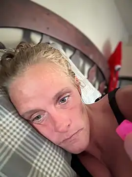 Snapshot of vixendoll87 chatting on 03-18-25, 01:20 vixendoll87 online show from 03-18-25, 01:20