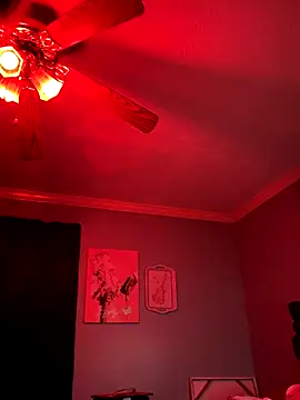 Snapshot of vixendoll87 chatting on 10-19-25, 01:39 vixendoll87 online show from 10-19-25, 01:39