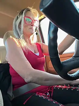 Snapshot of vixendoll87 chatting on 10-22-25, 09:58 vixendoll87 online show from 10-22-25, 09:58