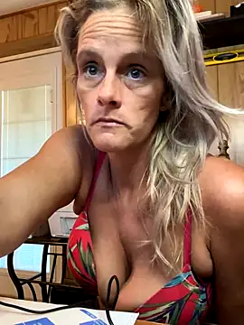 Snapshot of vixendoll87 chatting on 11-04-25, 04:17 vixendoll87 online show from 11-04-25, 04:17