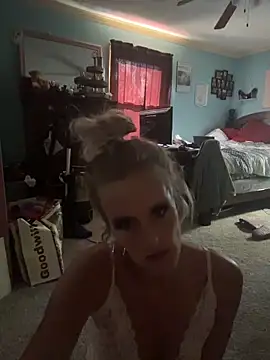 Snapshot of vixendoll87 chatting on 11-12-25, 07:13 vixendoll87 online show from 11-12-25, 07:13