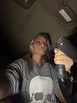 Snapshot of vixendoll87 chatting on 11-16-25, 12:16 vixendoll87 online show from 11-16-25, 12:16