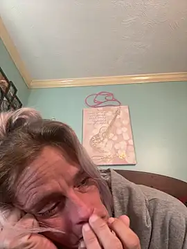 Snapshot of vixendoll87 chatting on 11-17-25, 05:19 vixendoll87 online show from 11-17-25, 05:19