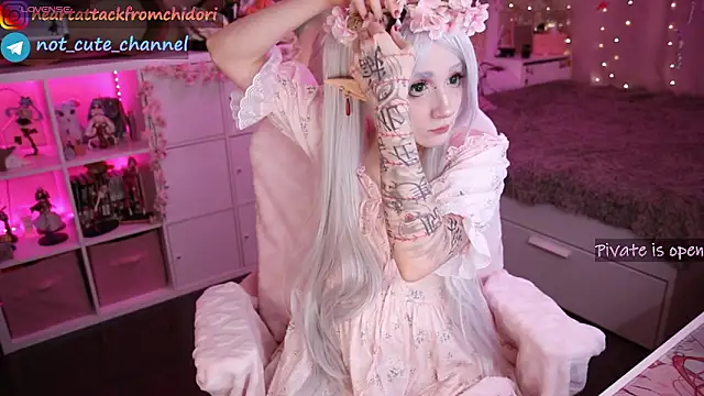 yourcutewaifu online show from 09-21-25, 11:17