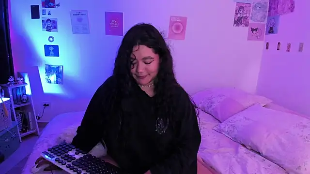 StephaniFox online show from 12-20-24, 03:03
