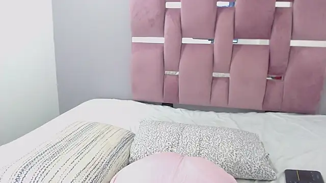 EmiliaKurt online show from 01-13-25, 08:37