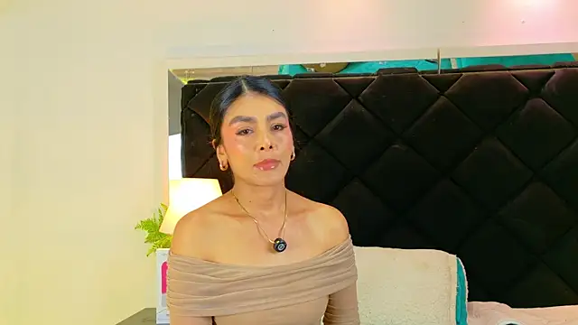 Holly Brensonexx  online show from 11-12-25, 01:44