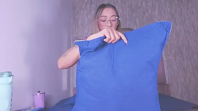 vale ross  online show from 10-16-25, 03:07