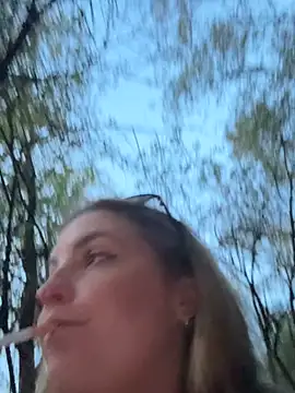 Snapshot of LiliMorganxxx chatting on 10-22-25, 04:40 LiliMorganxxx online show from 10-22-25, 04:40