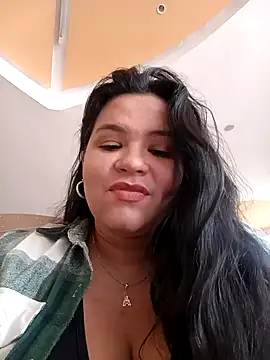 Snapshot of Julieta-tits chatting on 01-28-25, 04:52 Julieta-tits online show from 01-28-25, 04:52