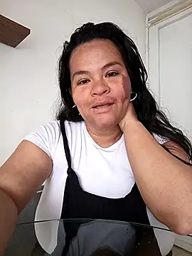 Snapshot of Julieta-tits chatting on 04-13-26, 11:37 Julieta-tits online show from 04-13-26, 11:37