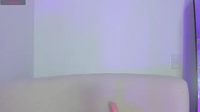 Snapshot of 1m_megan chatting on 10-26-25, 03:12 1m megan online show from 10-26-25, 03:12