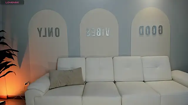 NicoleSanz  online show from 03-11-25, 10:07