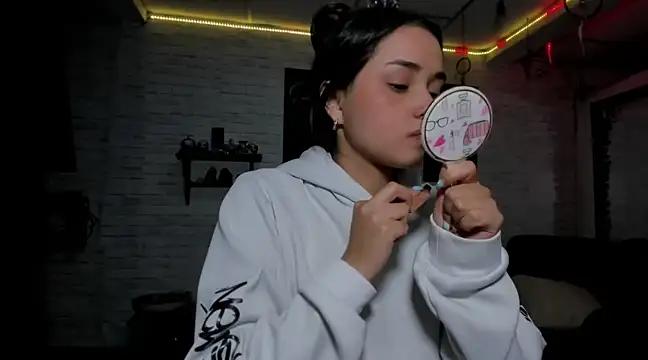 Snapshot of Kimmymadison- chatting on 12-04-24, 11:13 Kimmymadison- online show from 12-04-24, 11:13