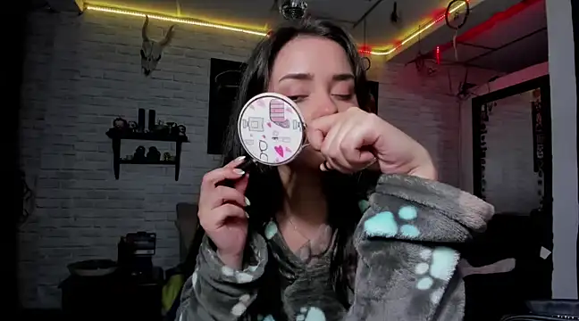 Snapshot of Kimmymadison- chatting on 12-08-24, 08:30 Kimmymadison- online show from 12-08-24, 08:30