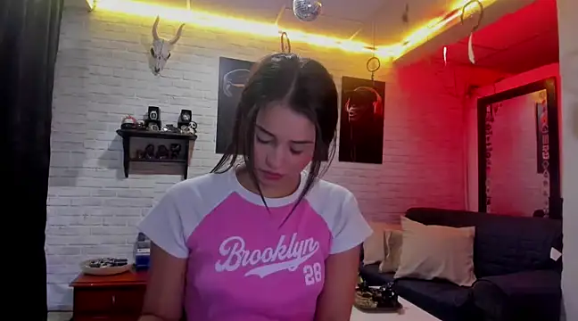 Snapshot of Kimmymadison- chatting on 12-11-24, 01:37 Kimmymadison- online show from 12-11-24, 01:37