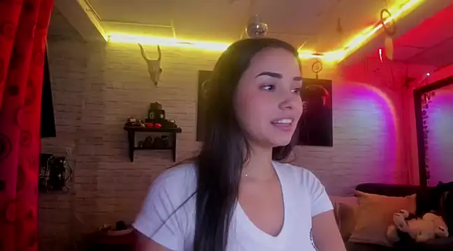 Snapshot of Kimmymadison- chatting on 12-16-24, 08:05 Kimmymadison- online show from 12-16-24, 08:05