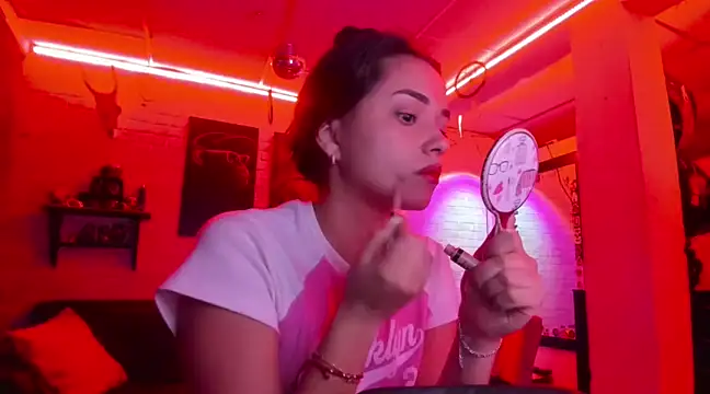 Snapshot of Kimmymadison- chatting on 01-04-25, 12:16 Kimmymadison- online show from 01-04-25, 12:16