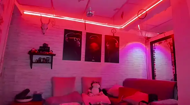 Snapshot of Kimmymadison- chatting on 01-13-25, 08:48 Kimmymadison- online show from 01-13-25, 08:48