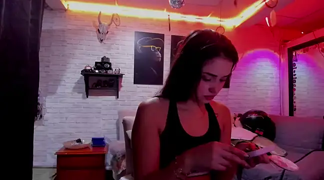 Snapshot of Kimmymadison- chatting on 01-17-25, 02:39 Kimmymadison- online show from 01-17-25, 02:39