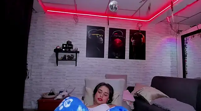 Snapshot of Kimmymadison- chatting on 01-18-25, 06:34 Kimmymadison- online show from 01-18-25, 06:34