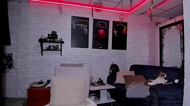 Snapshot of Kimmymadison- chatting on 01-19-25, 05:26 Kimmymadison- online show from 01-19-25, 05:26