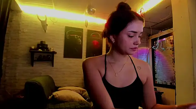 Snapshot of Kimmymadison- chatting on 02-10-25, 09:15 Kimmymadison- online show from 02-10-25, 09:15