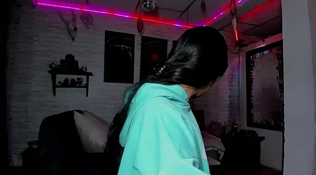 Snapshot of Kimmymadison- chatting on 02-11-25, 09:25 Kimmymadison- online show from 02-11-25, 09:25