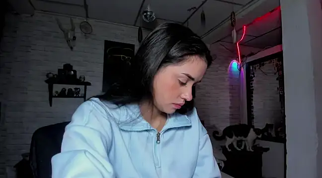 Snapshot of Kimmymadison- chatting on 02-12-25, 09:11 Kimmymadison- online show from 02-12-25, 09:11