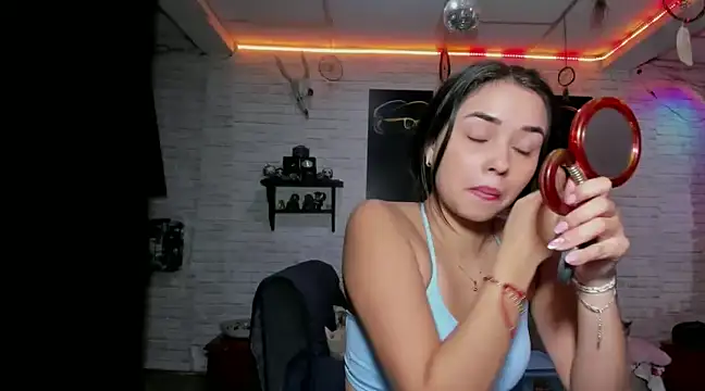 Snapshot of Kimmymadison- chatting on 02-13-25, 09:38 Kimmymadison- online show from 02-13-25, 09:38