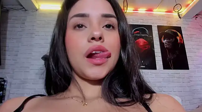 Snapshot of Kimmymadison- chatting on 02-16-25, 08:21 Kimmymadison- online show from 02-16-25, 08:21