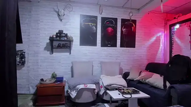 Snapshot of Kimmymadison- chatting on 02-19-25, 09:14 Kimmymadison- online show from 02-19-25, 09:14