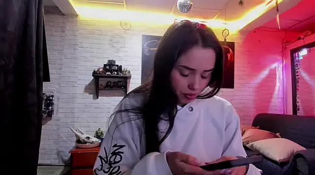 Snapshot of Kimmymadison- chatting on 02-20-25, 03:45 Kimmymadison- online show from 02-20-25, 03:45